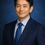 清潔感のある40代日本人男性のポートレート（青基調の背景）